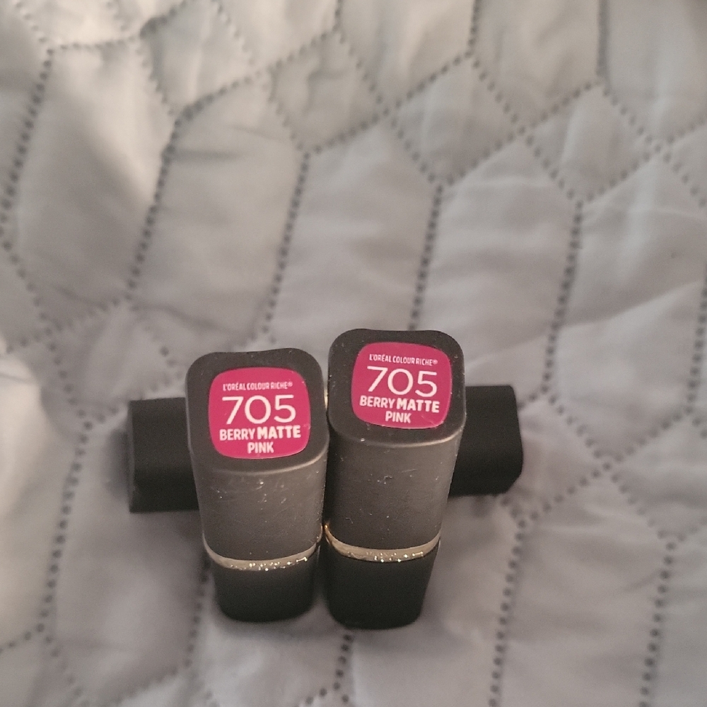 Pack of 2 L'Oreal Paris Colour Riche Matte Lipcolour, Berry Matte Pink #705